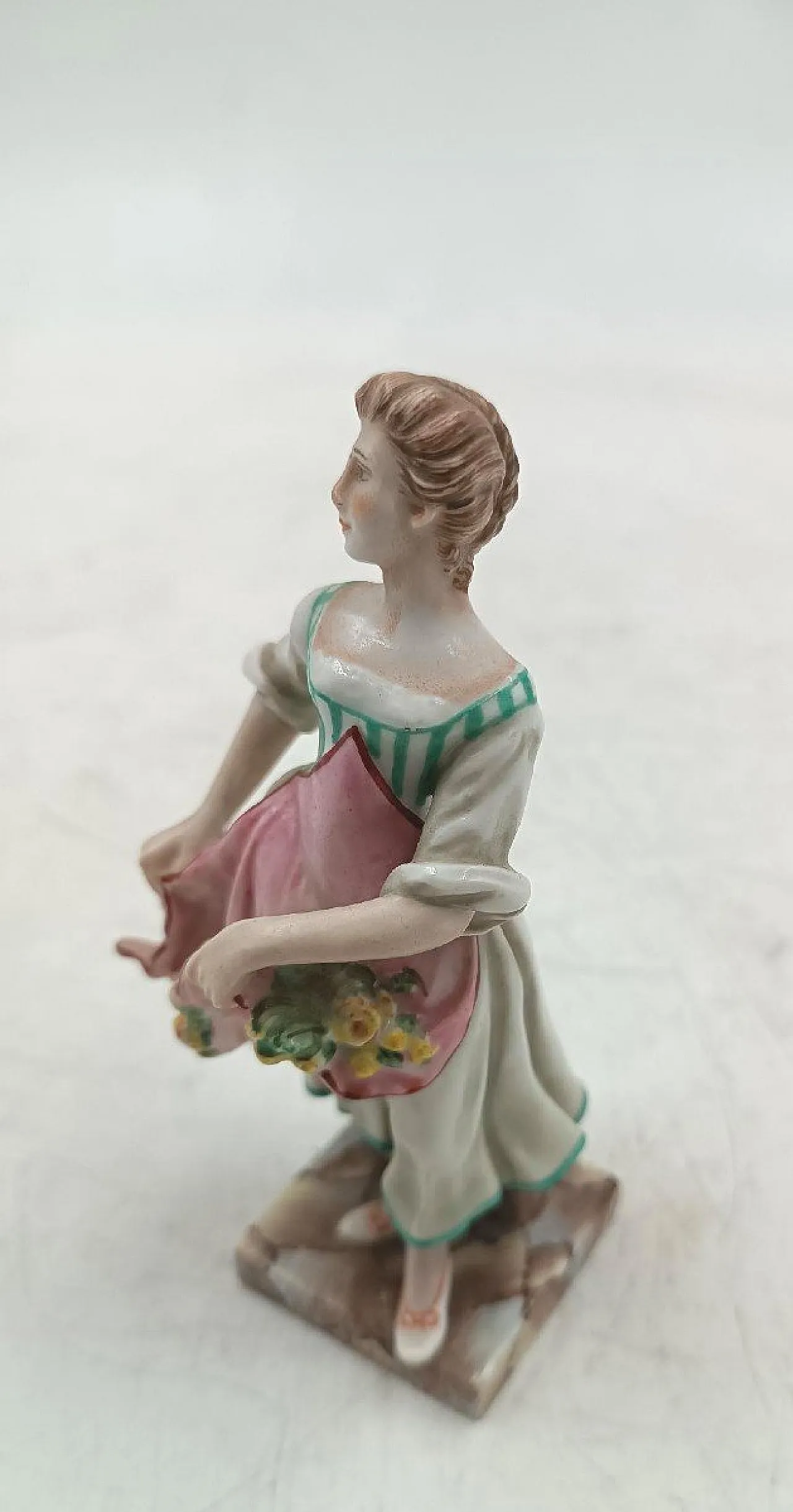 Ginori porcelain statue, Capodimonte Columbine series, 19th century 2
