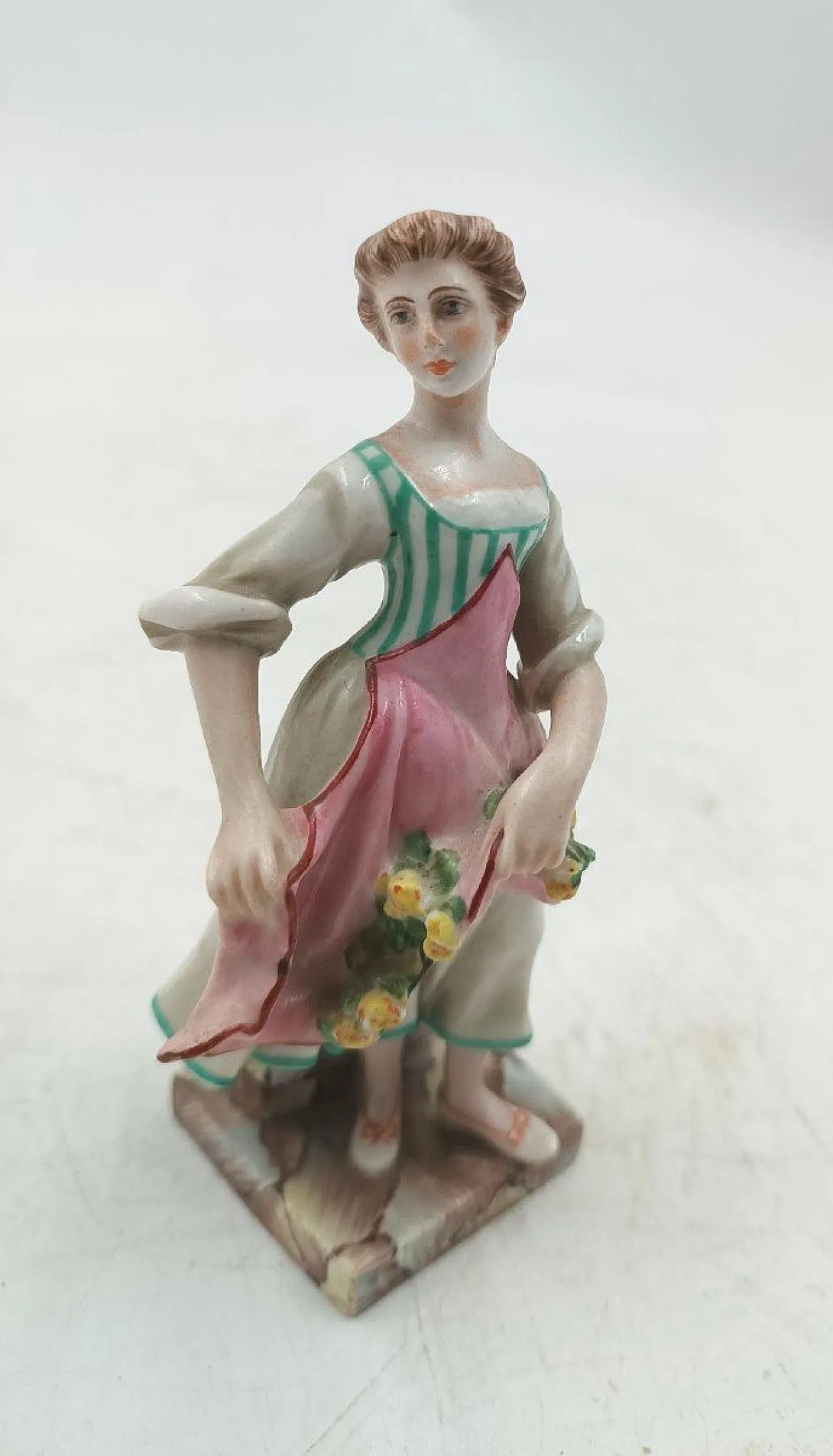 Ginori porcelain statue, Capodimonte Columbine series, 19th century 3