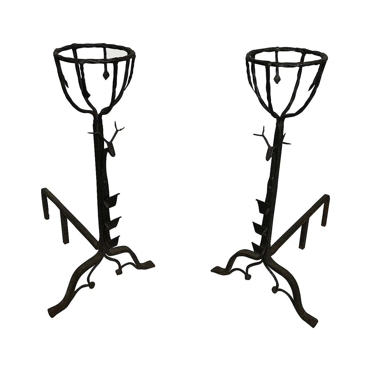 Coppia di androni Landiers in ferro battuto con teste di cervo, '800 1