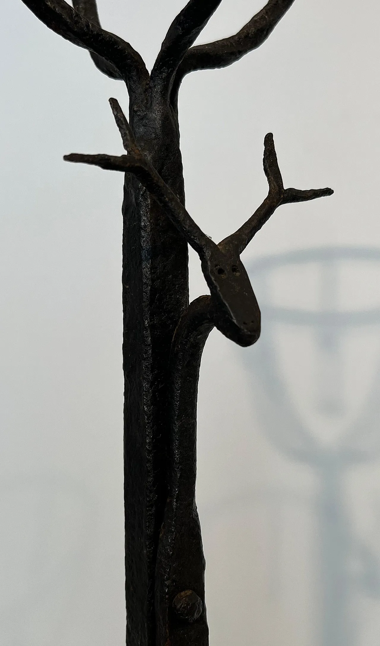 Coppia di androni Landiers in ferro battuto con teste di cervo, '800 8