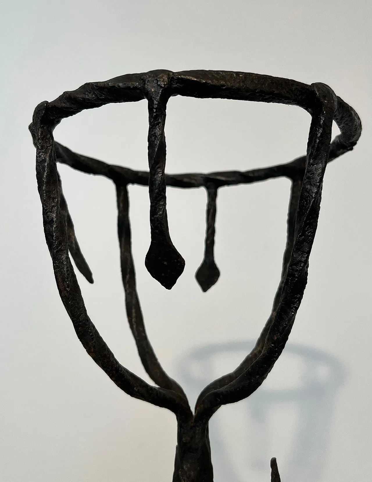 Coppia di androni Landiers in ferro battuto con teste di cervo, '800 13