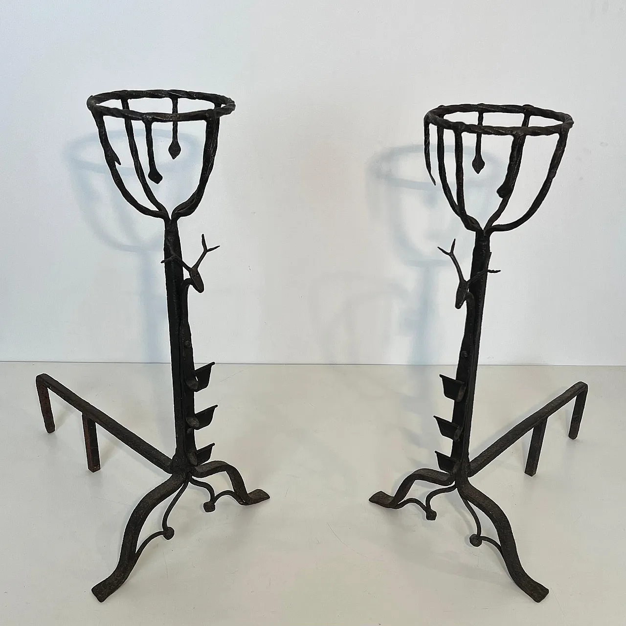 Coppia di androni Landiers in ferro battuto con teste di cervo, '800 19