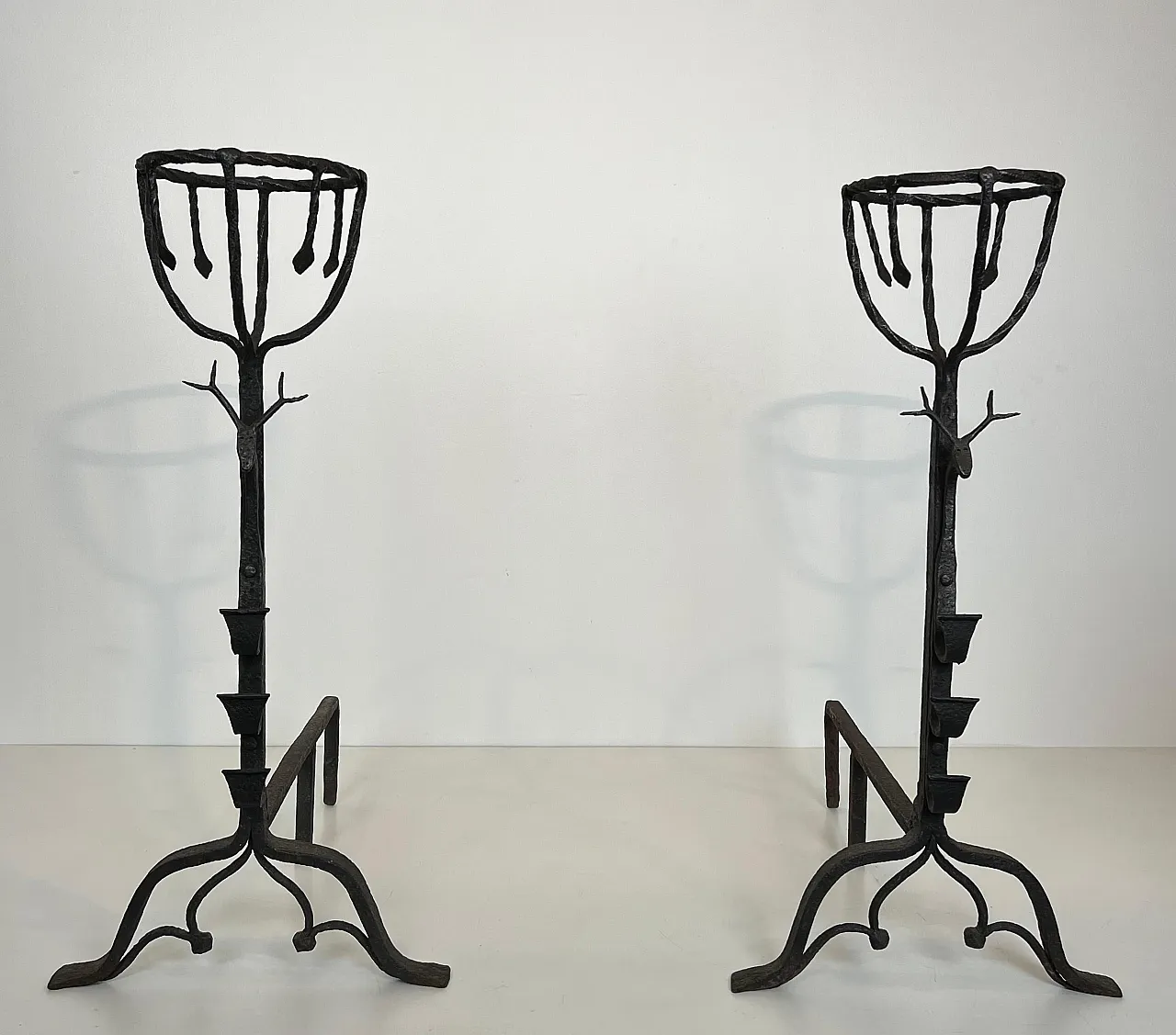 Coppia di androni Landiers in ferro battuto con teste di cervo, '800 20