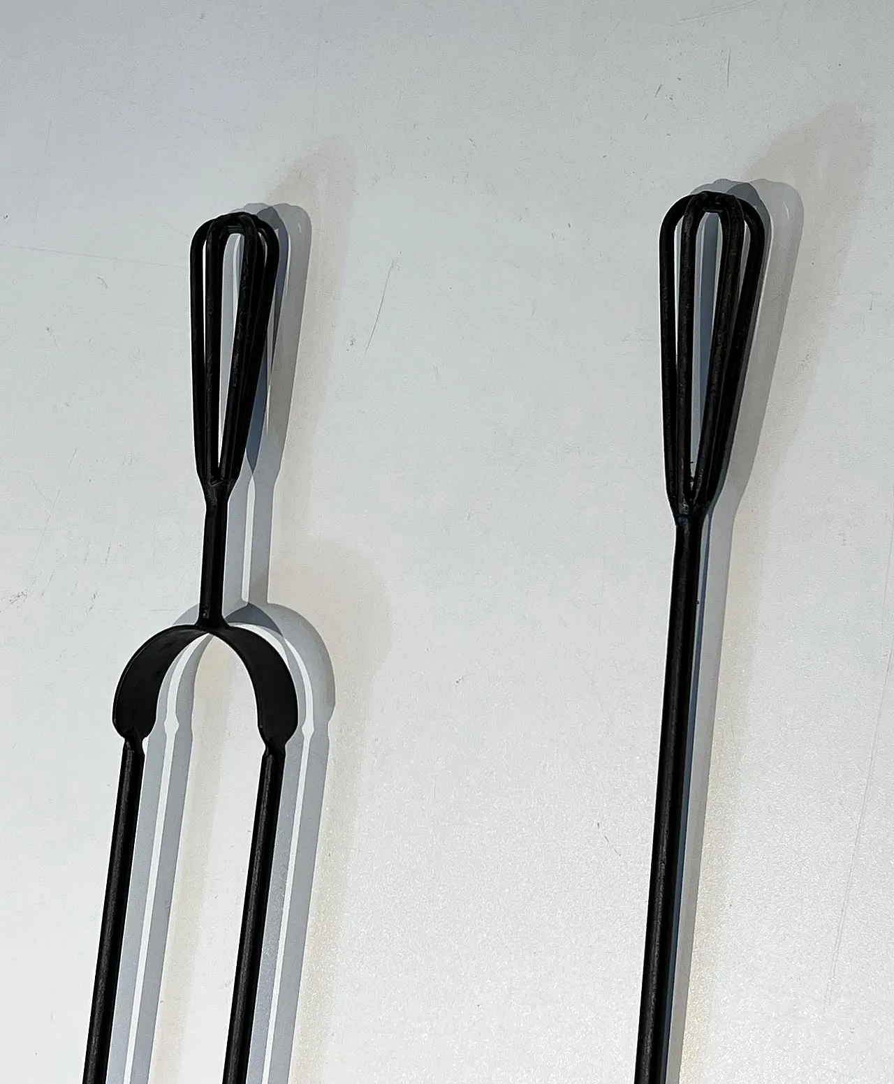 Lacquered metal and brass fireplace tools, 1970s 7