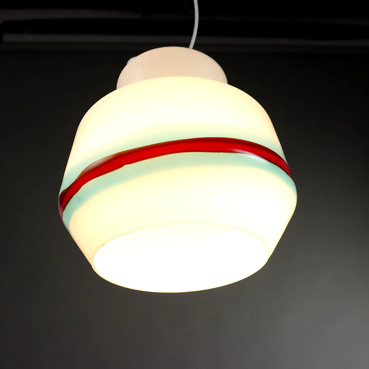 Lampada da soffitto in vetro lattimo e ottone, anni '60 5