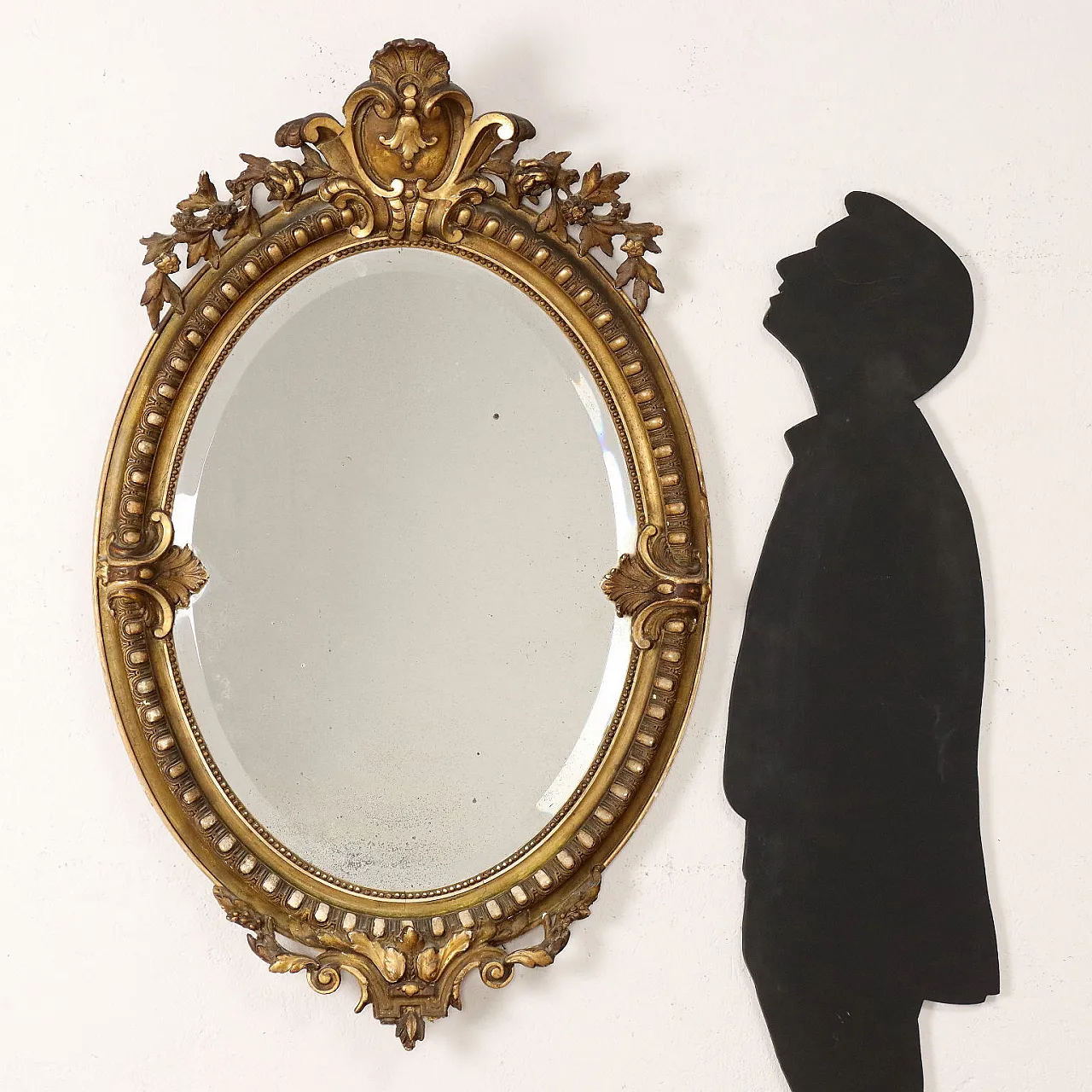 Oval mirror with gilded frame and curl and leaf motifs 2