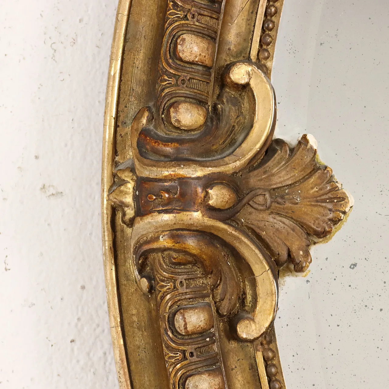 Oval mirror with gilded frame and curl and leaf motifs 5
