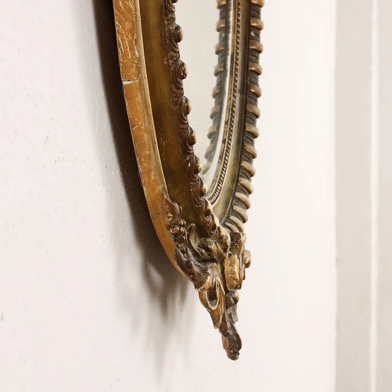 Oval mirror with gilded frame and curl and leaf motifs 9
