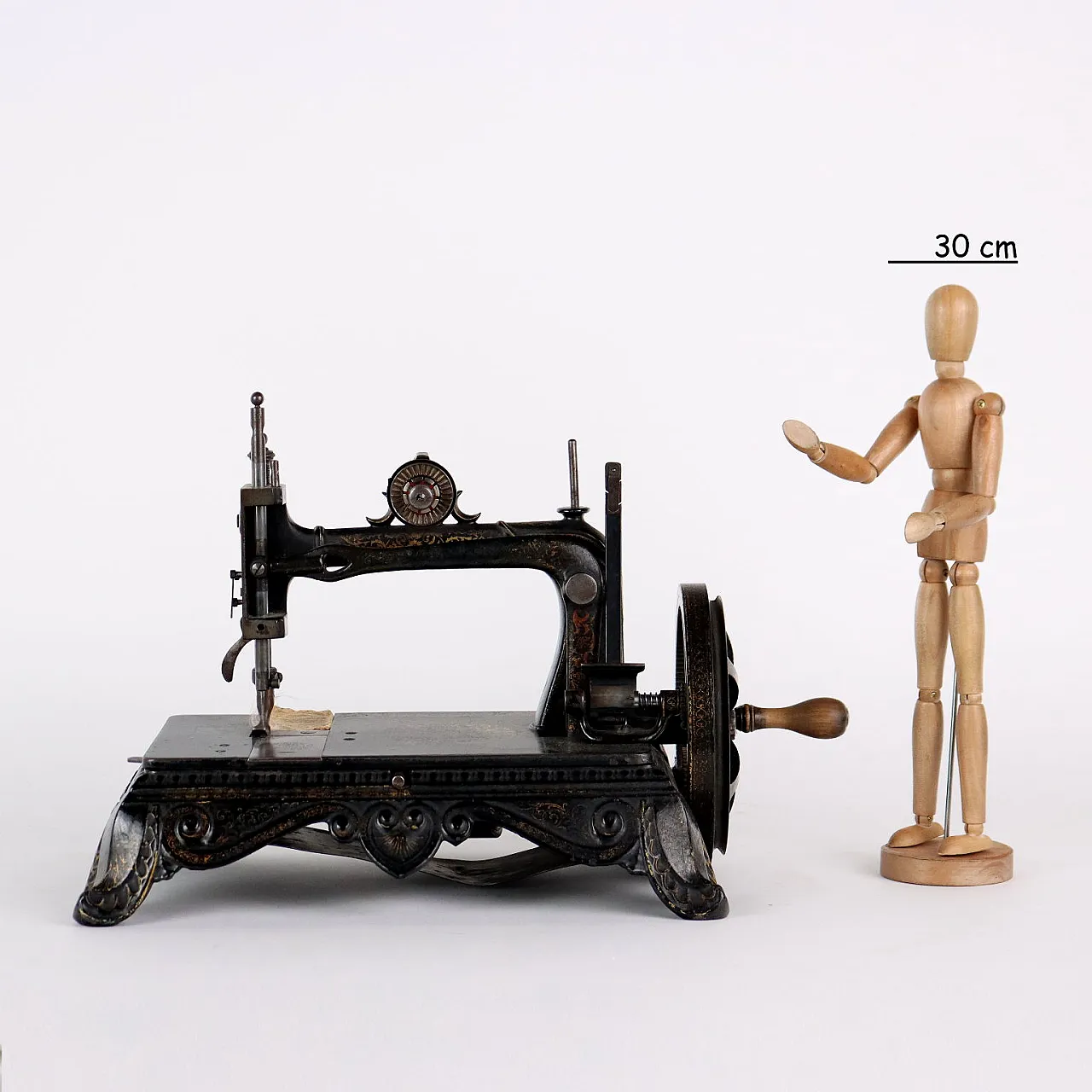 Brunonia iron sewing machine, 19th century 2