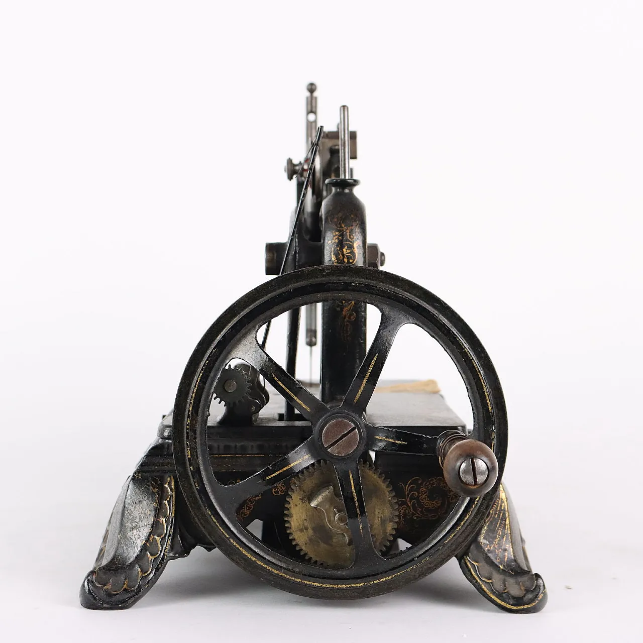 Brunonia iron sewing machine, 19th century 8