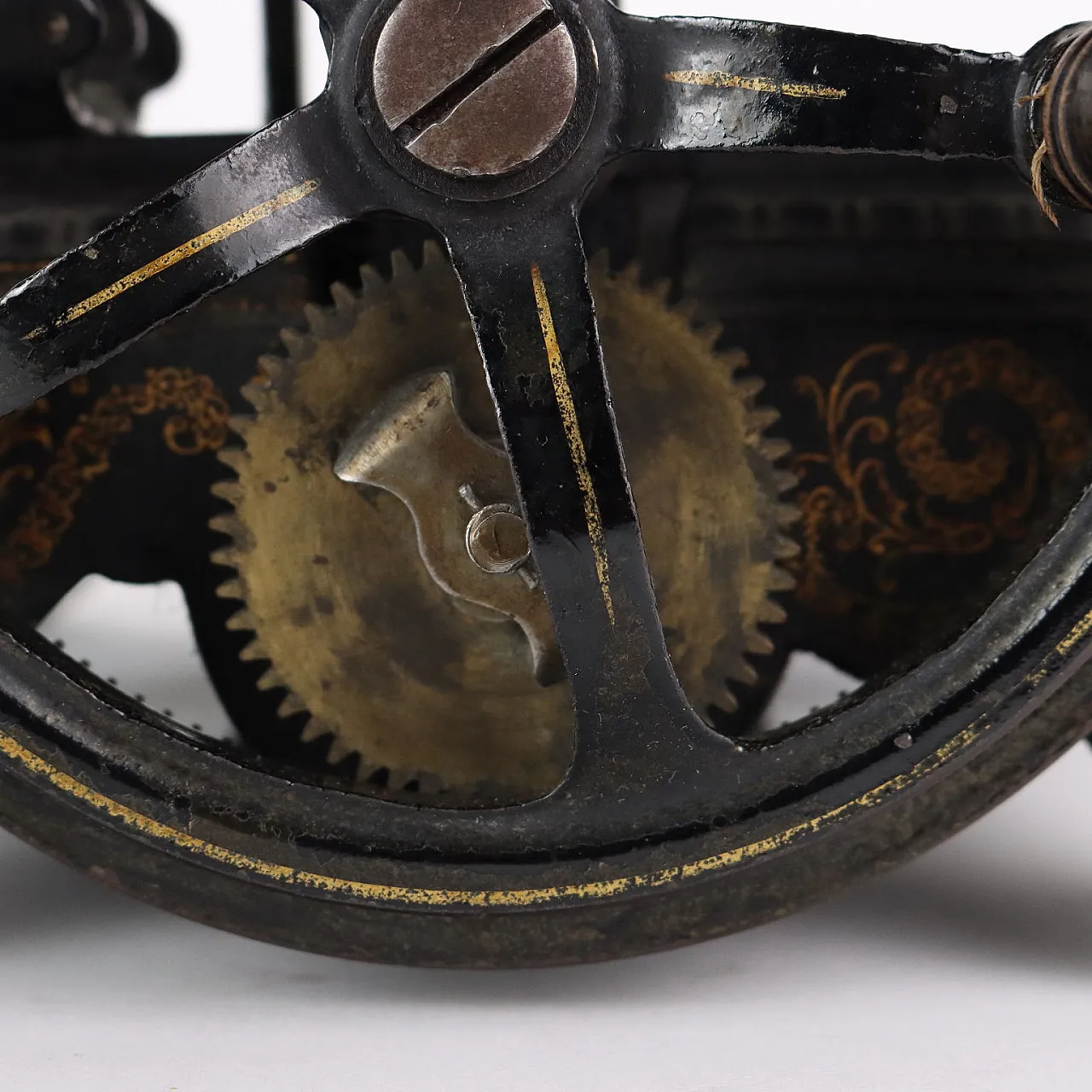 Brunonia iron sewing machine, 19th century 9