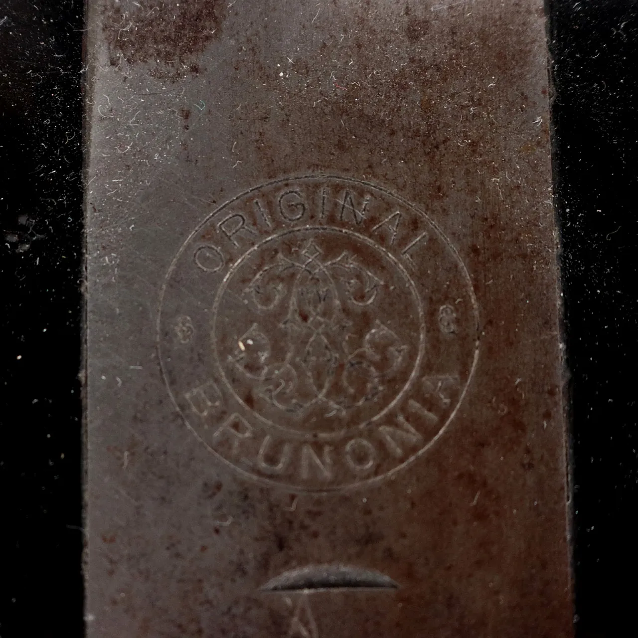 Brunonia iron sewing machine, 19th century 10