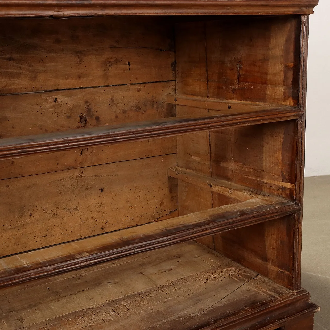 Walnut & poplar dresser with carved shelf feet & panels, 18th century 5