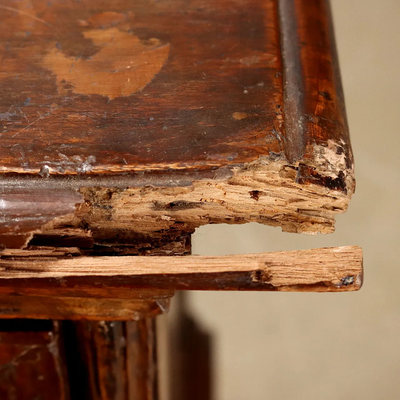 Walnut & poplar dresser with carved shelf feet & panels, 18th century 7