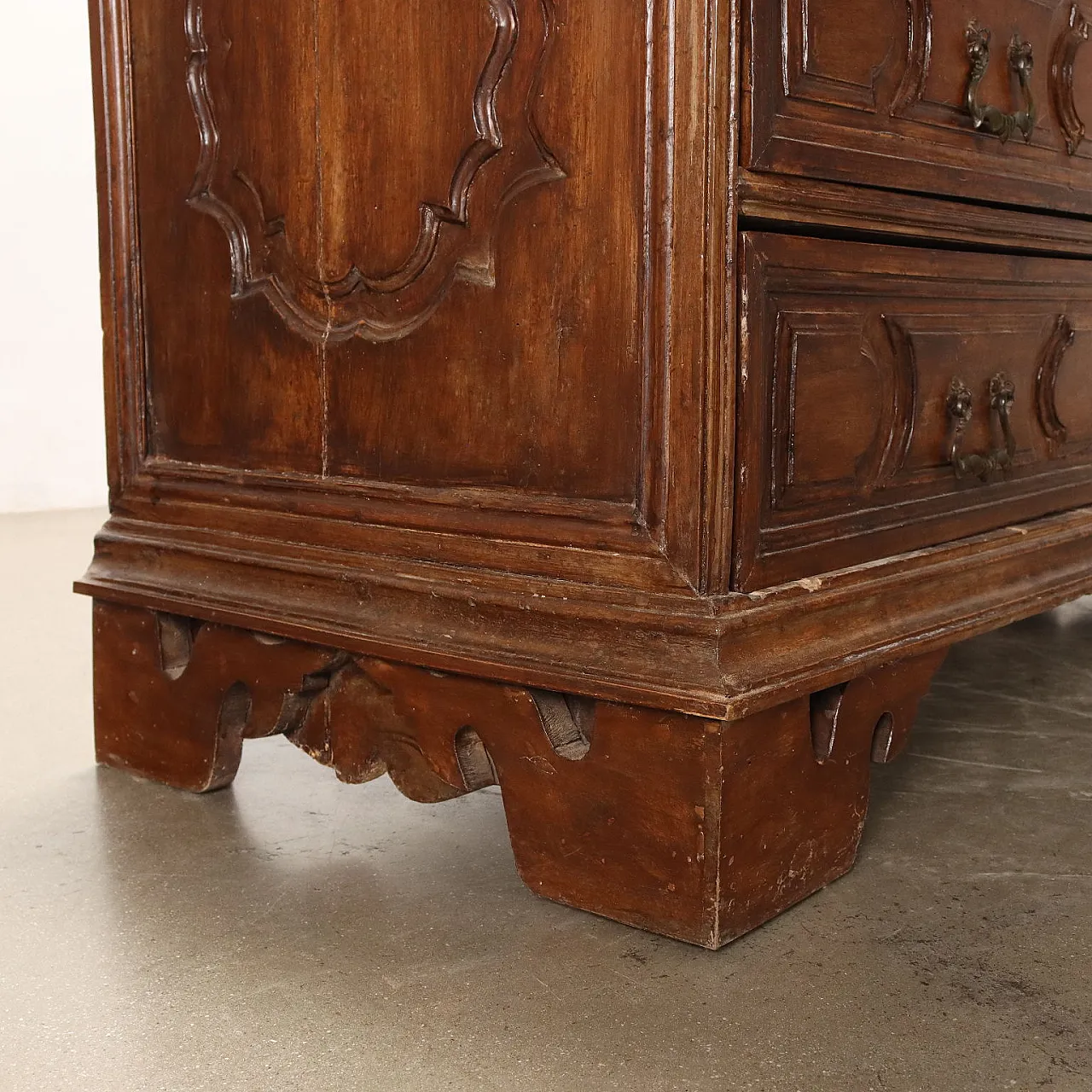 Walnut & poplar dresser with carved shelf feet & panels, 18th century 8