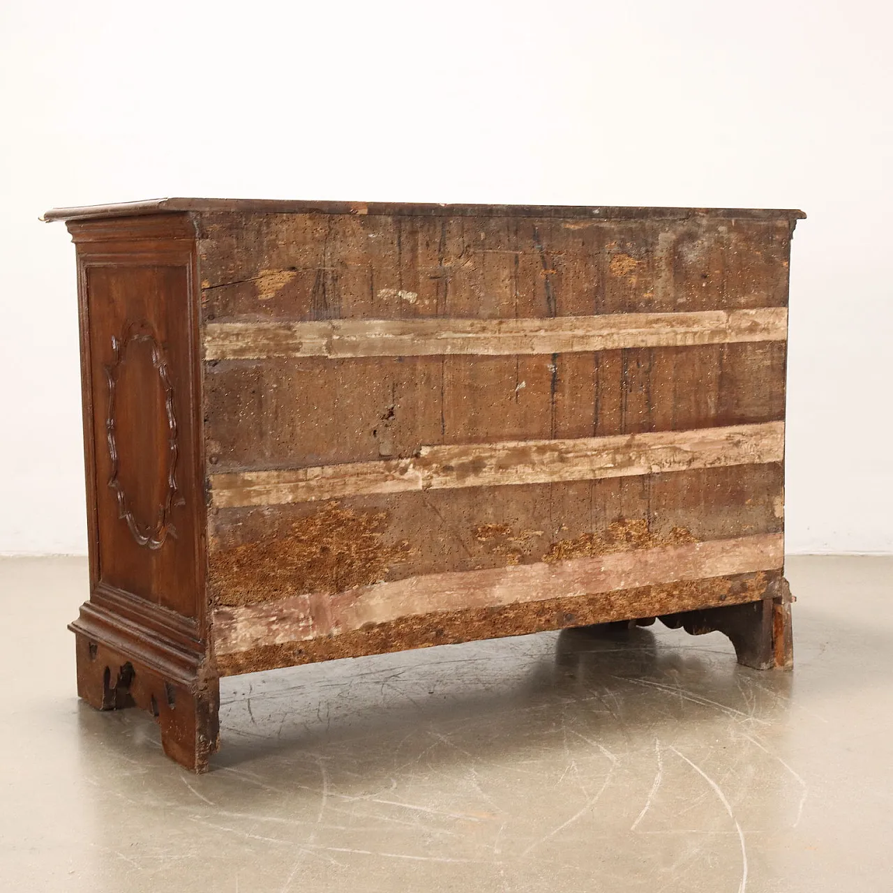Walnut & poplar dresser with carved shelf feet & panels, 18th century 9