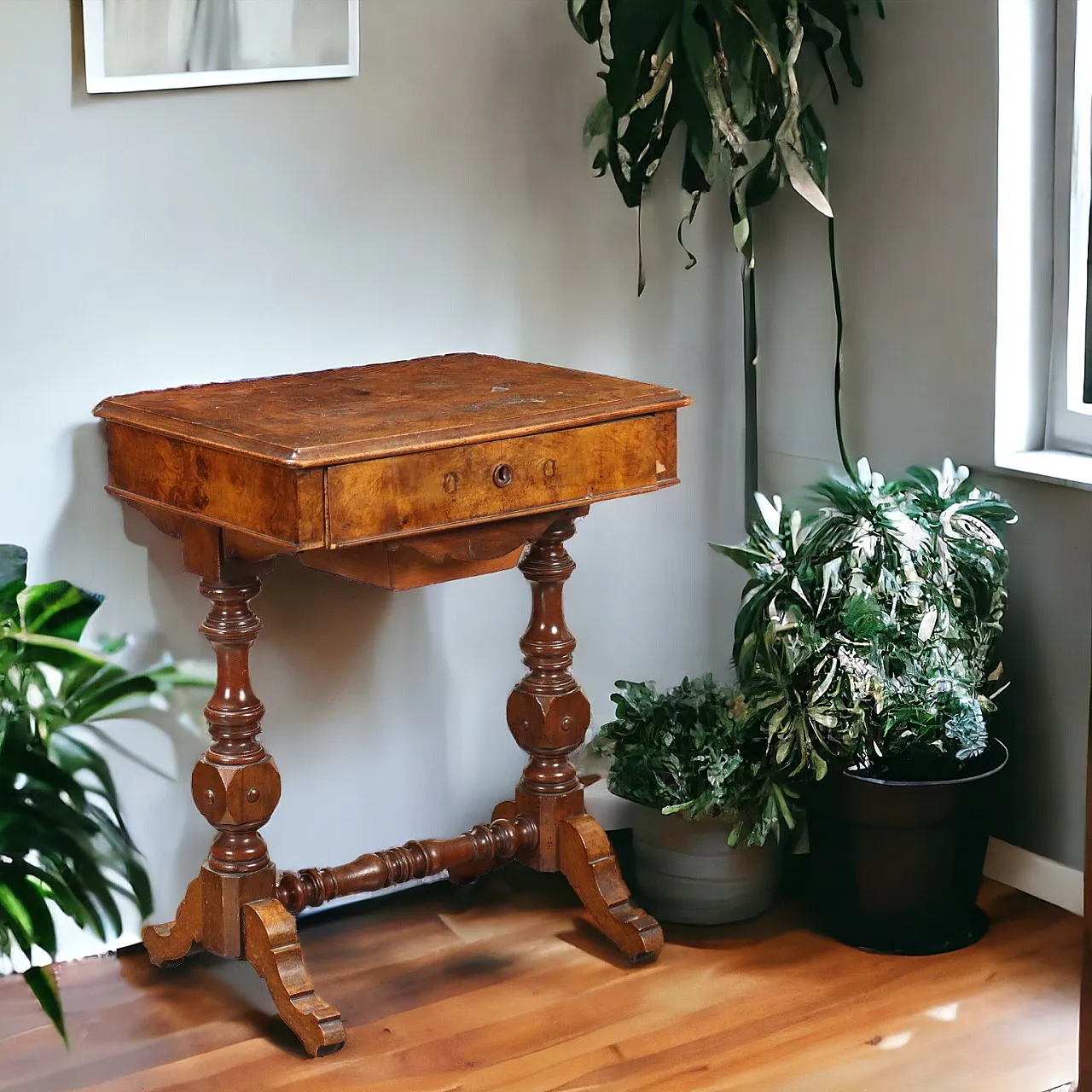 Table in walnut with two drawers, 19th century 10