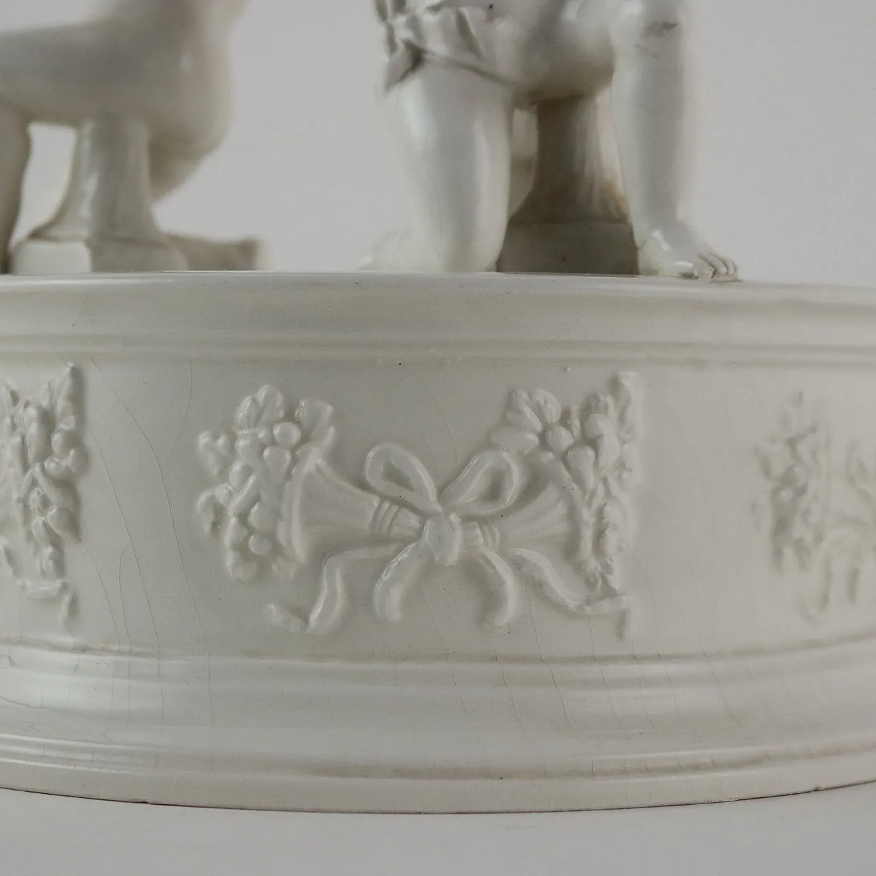 Centrotavola in ceramica bianca, '900 6