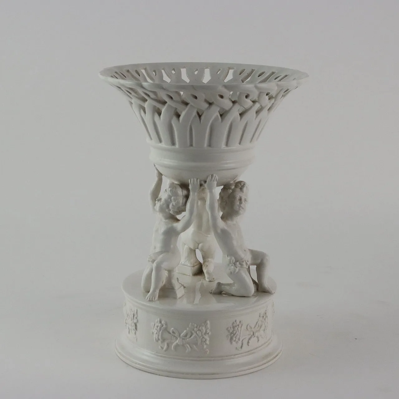 Centrotavola in ceramica bianca, '900 7