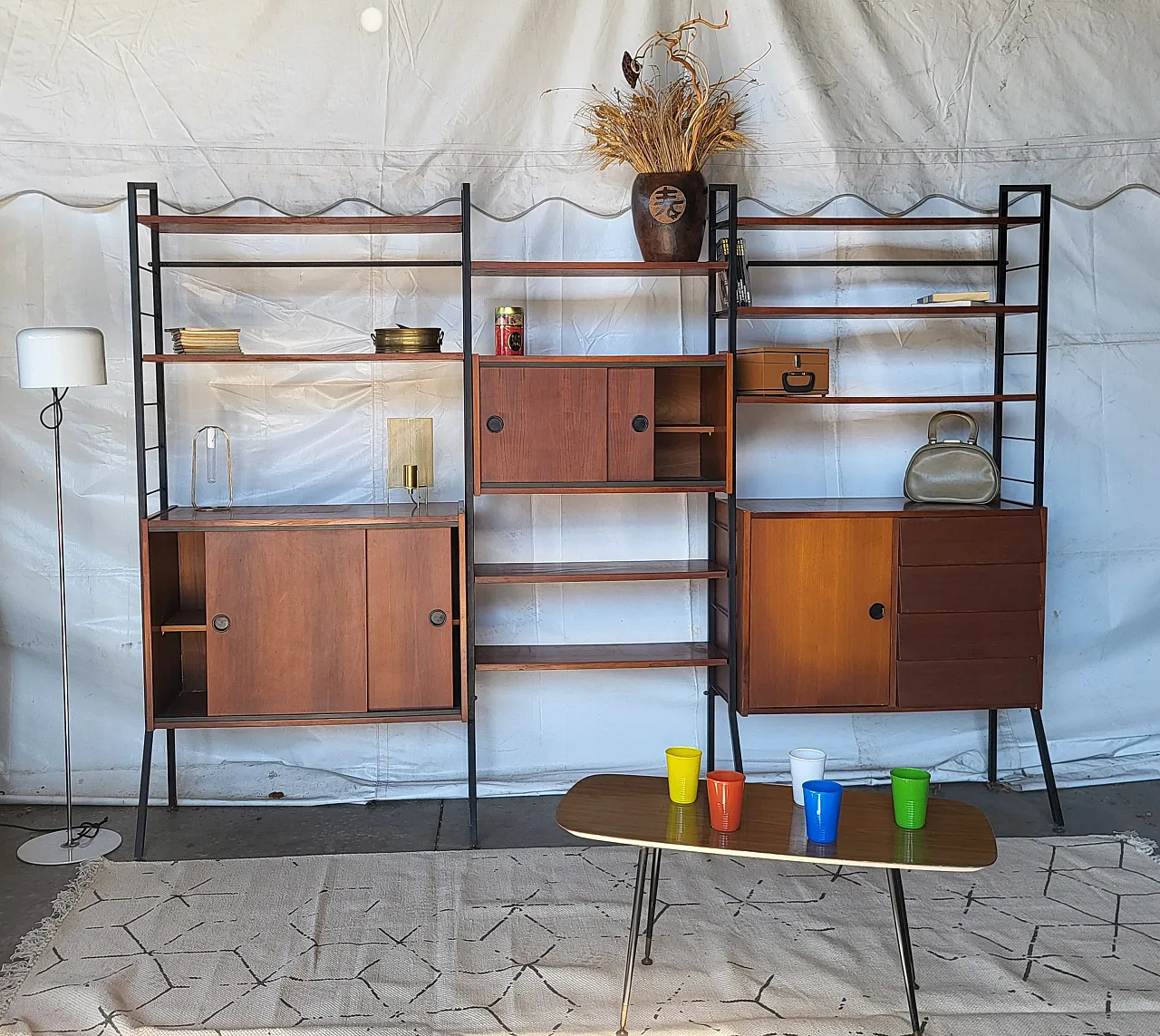 Libreria in stile svedese con tavolino, anni '60 1