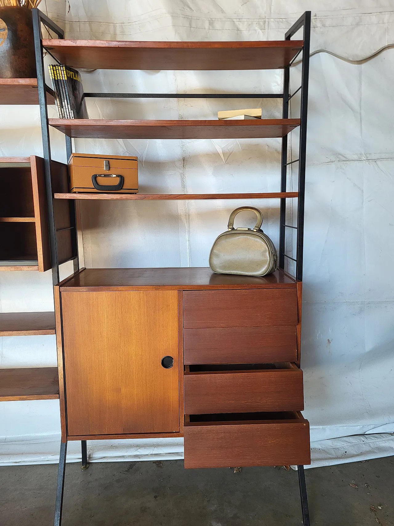 Libreria in stile svedese con tavolino, anni '60 3