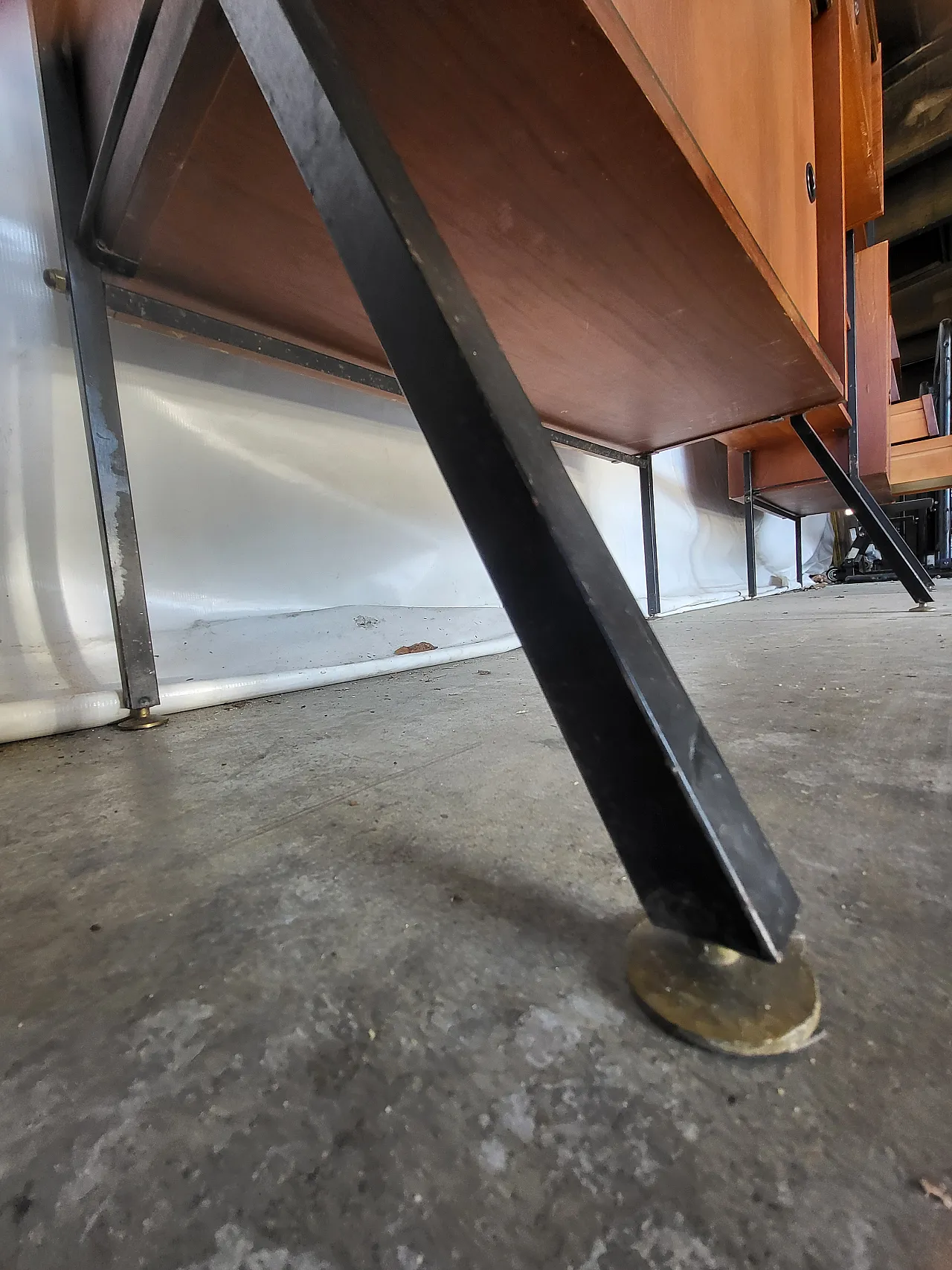 Libreria in stile svedese con tavolino, anni '60 9