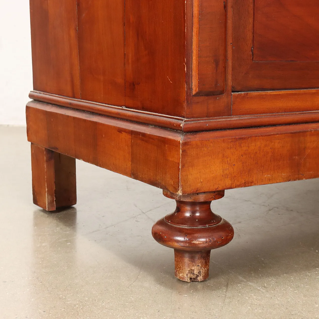 Cherrywood bookcase with drawers and glass doors 10