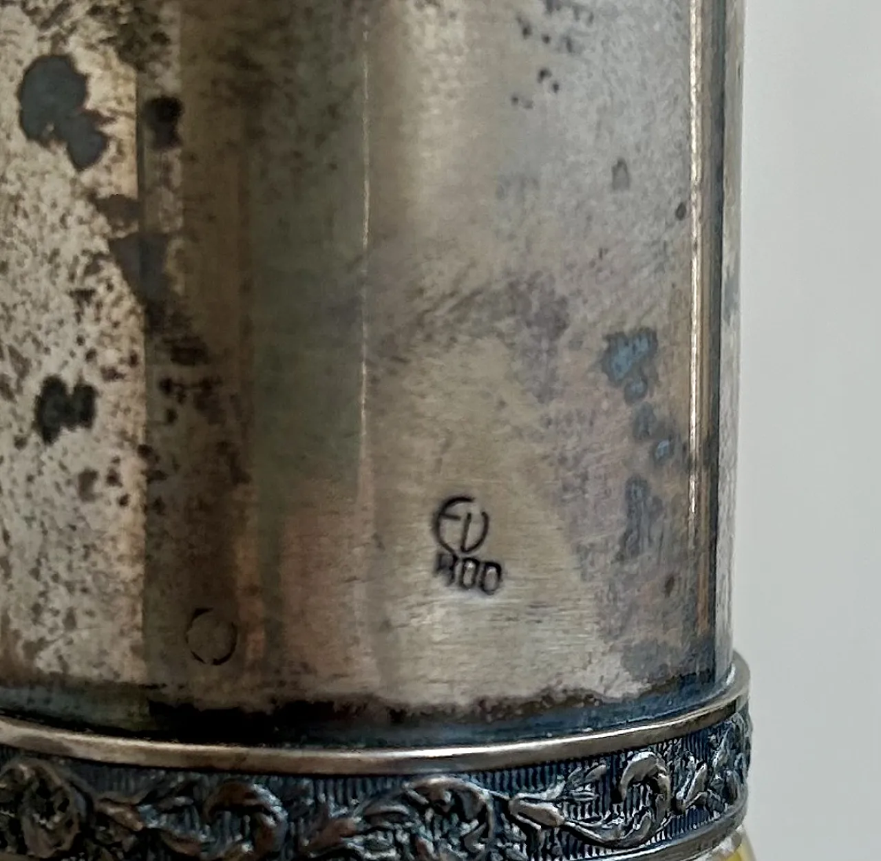 Bottiglia liberty in cristallo di Boemia giallo verde, anni '10 11