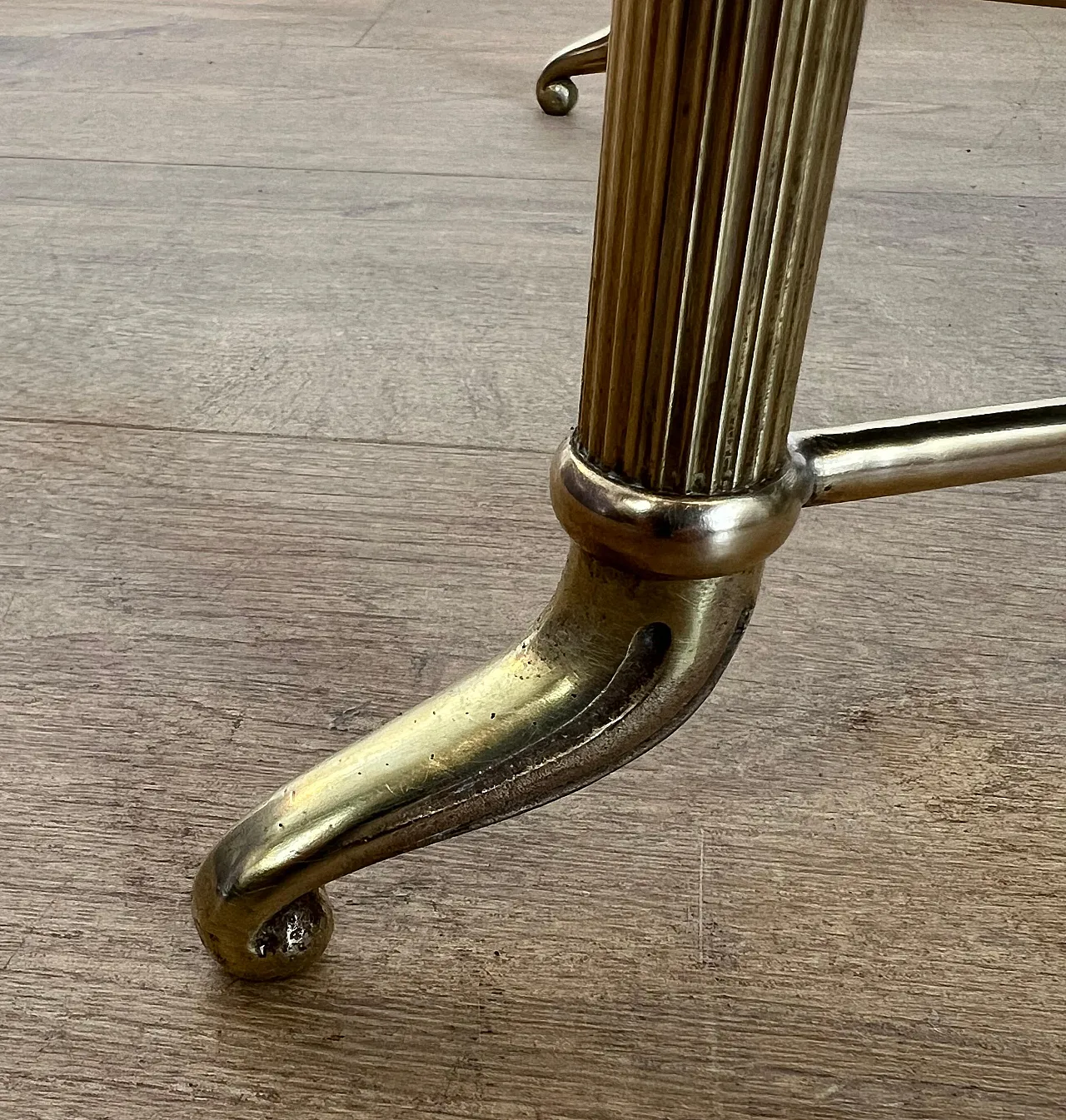 Tavolino in ottone con piano in vetro laccato nero, anni '40 17