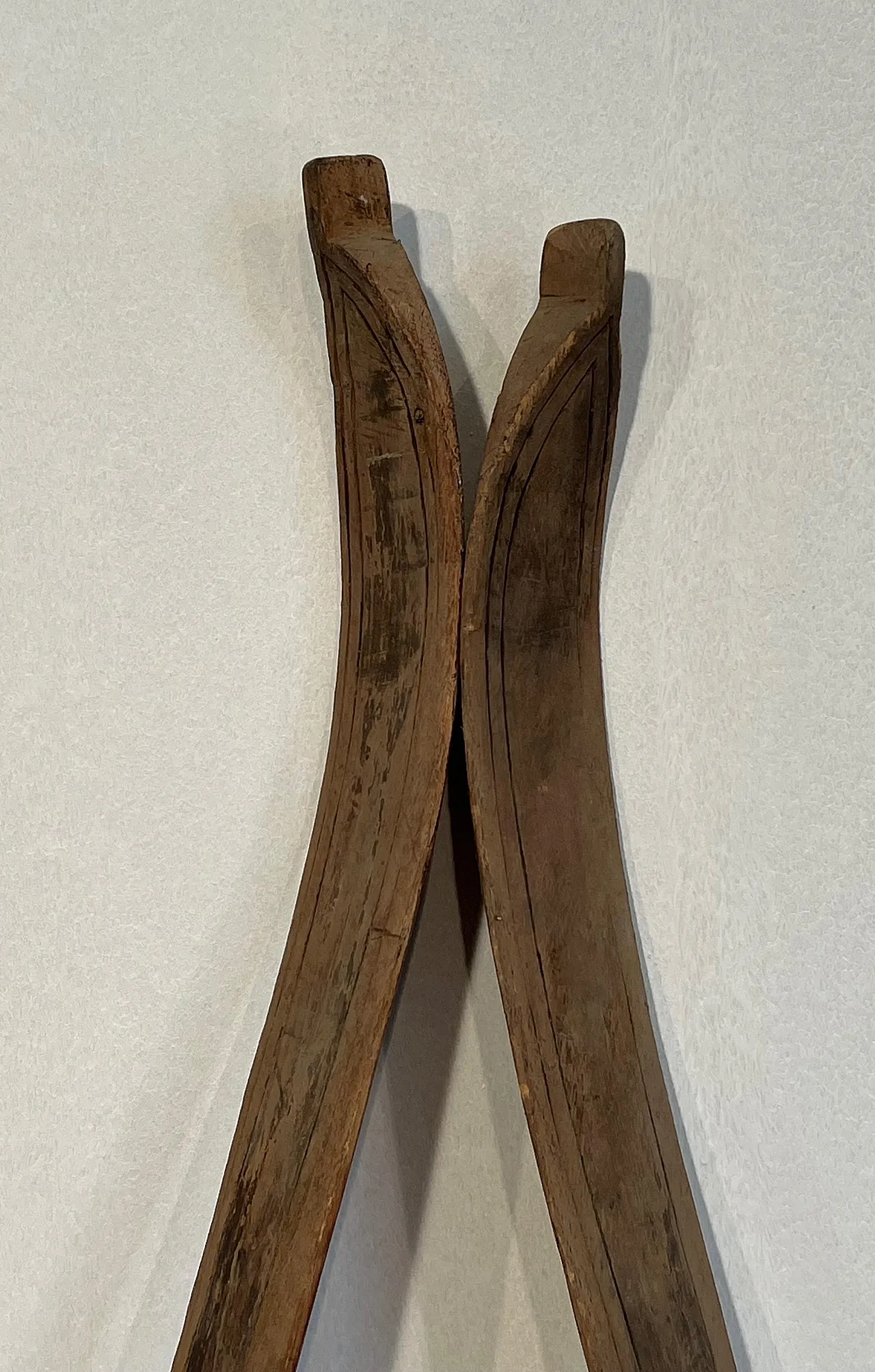 Coppia di vecchi sci in legno, anni '50 15