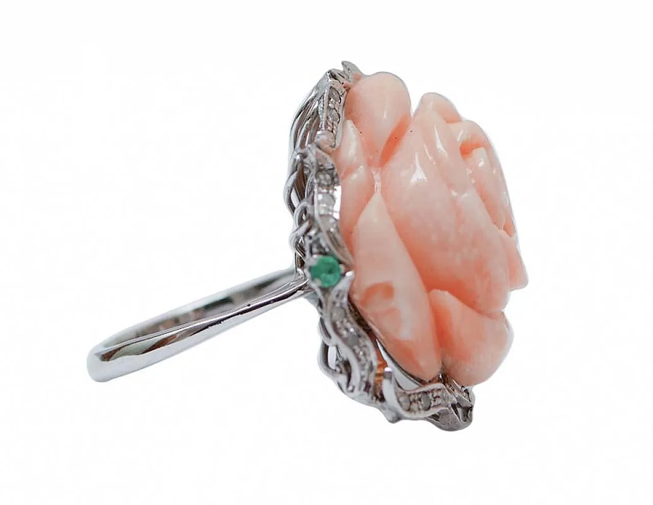 Anello in corallo, smeraldi, zaffiri, diamanti e oro, anni '50 2