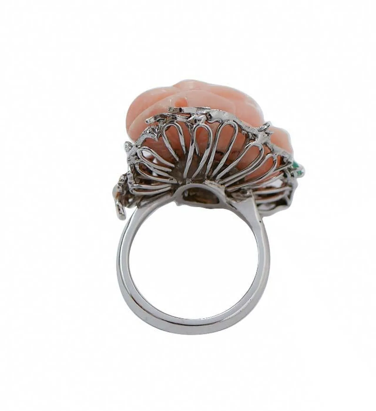 Anello in corallo, smeraldi, zaffiri, diamanti e oro, anni '50 3