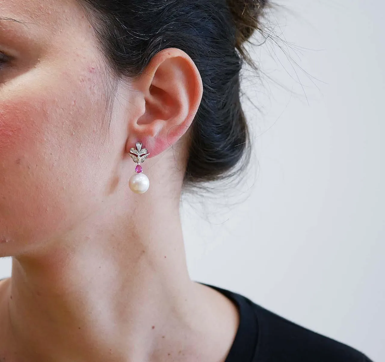 Earrings with white pearls, rubies, diamonds and platinum, 1970s 4