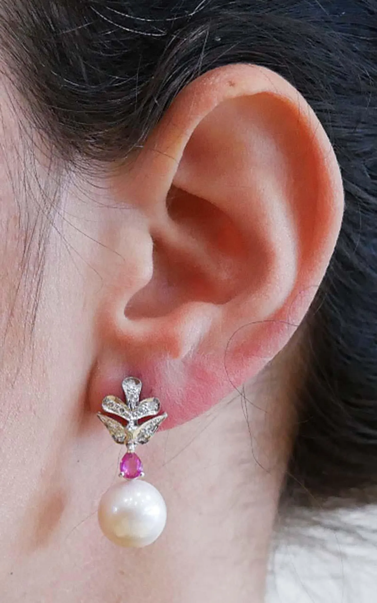 Earrings with white pearls, rubies, diamonds and platinum, 1970s 5