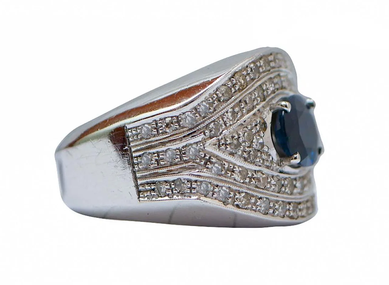 Anello a fascia in oro bianco con zaffiro e diamanti, anni '50 2
