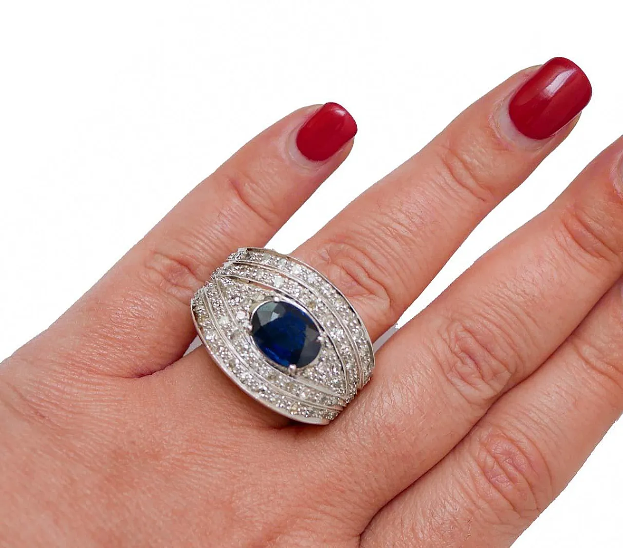 Anello a fascia in oro bianco con zaffiro e diamanti, anni '50 5