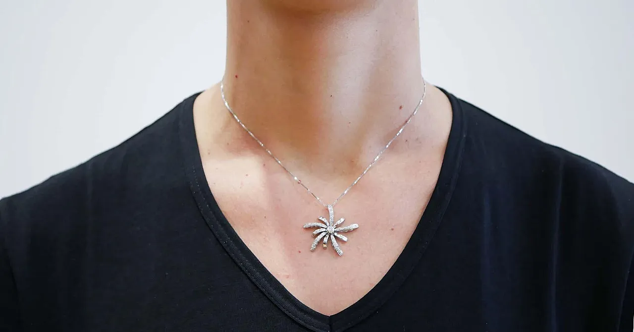 Diamanti, collana con ciondolo in oro bianco 18 carati, anni 2000 5