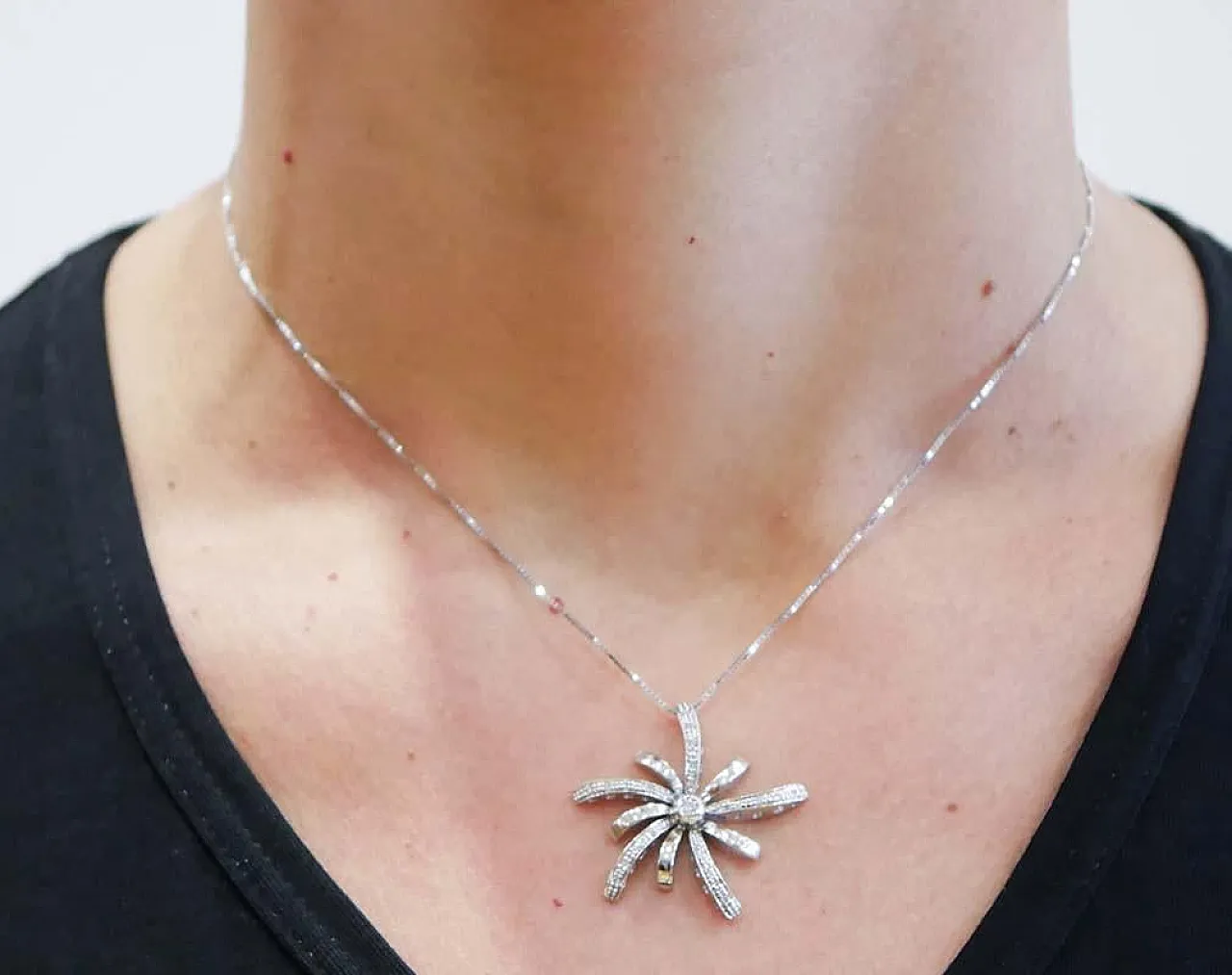 Diamanti, collana con ciondolo in oro bianco 18 carati, anni 2000 6