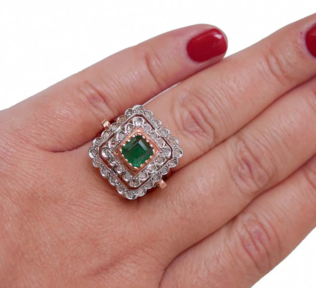 Anello con smeraldo, diamanti, oro rosa e argento, anni '60 5
