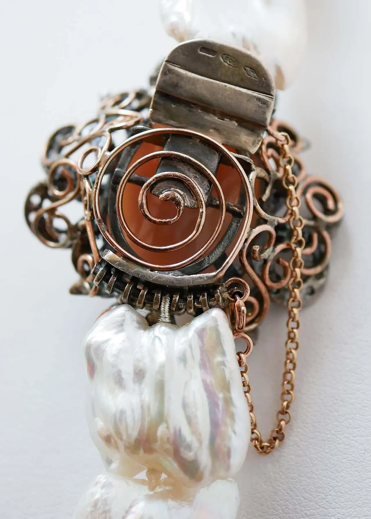 Collana barocca con perle, smeraldi, cammeo, diamanti, oro, anni '50 4