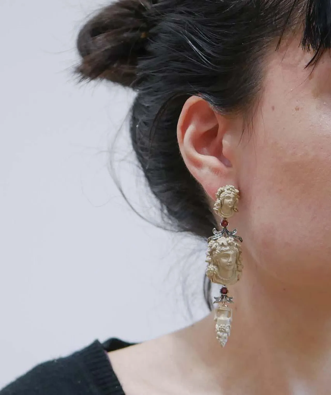 Orecchini in pietra lavica, granati, diamanti, oro e argento, anni '50 4