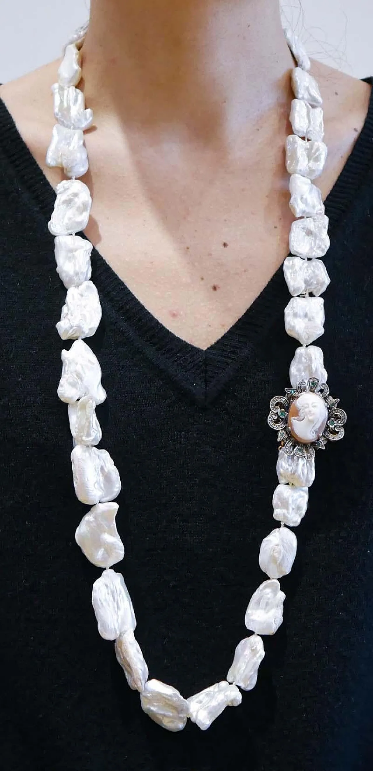 Collana barocca con perle, smeraldi, cammeo, diamanti, oro, anni '50 6