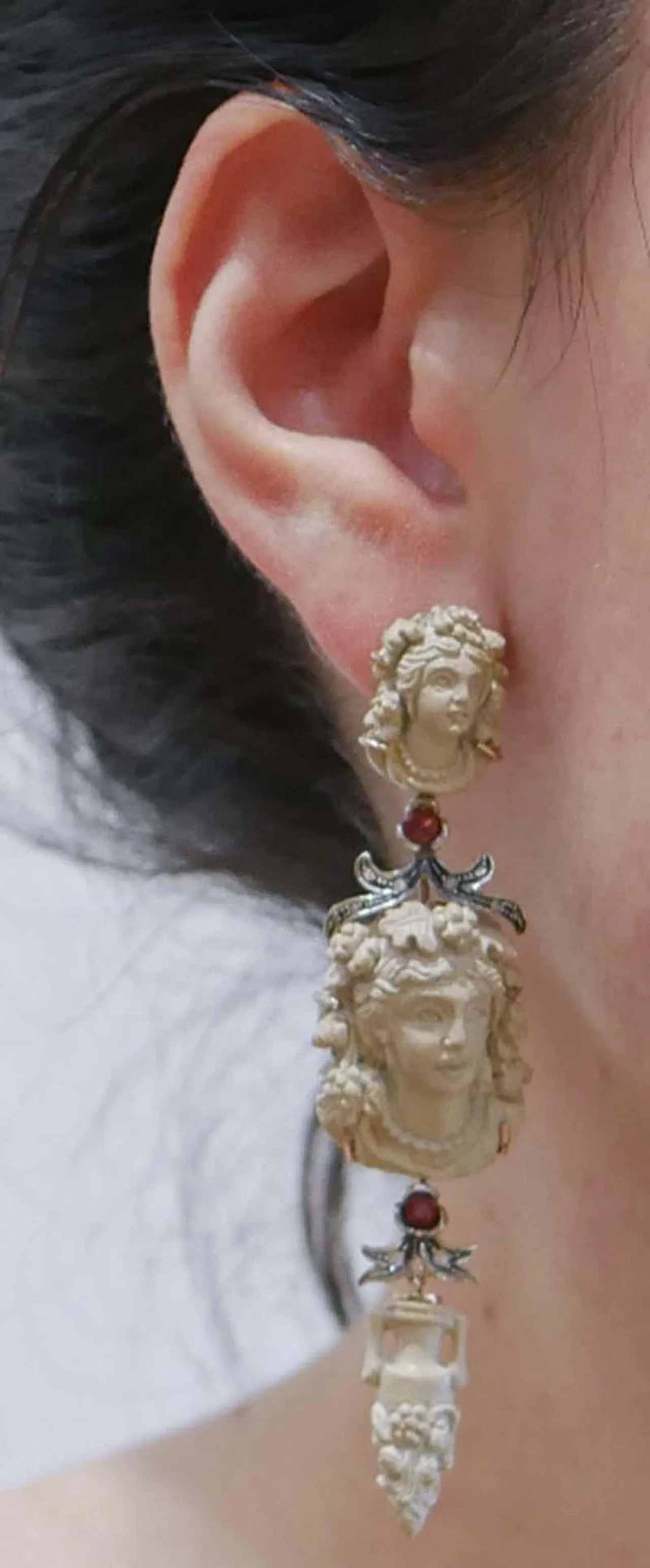 Orecchini in pietra lavica, granati, diamanti, oro e argento, anni '50 5