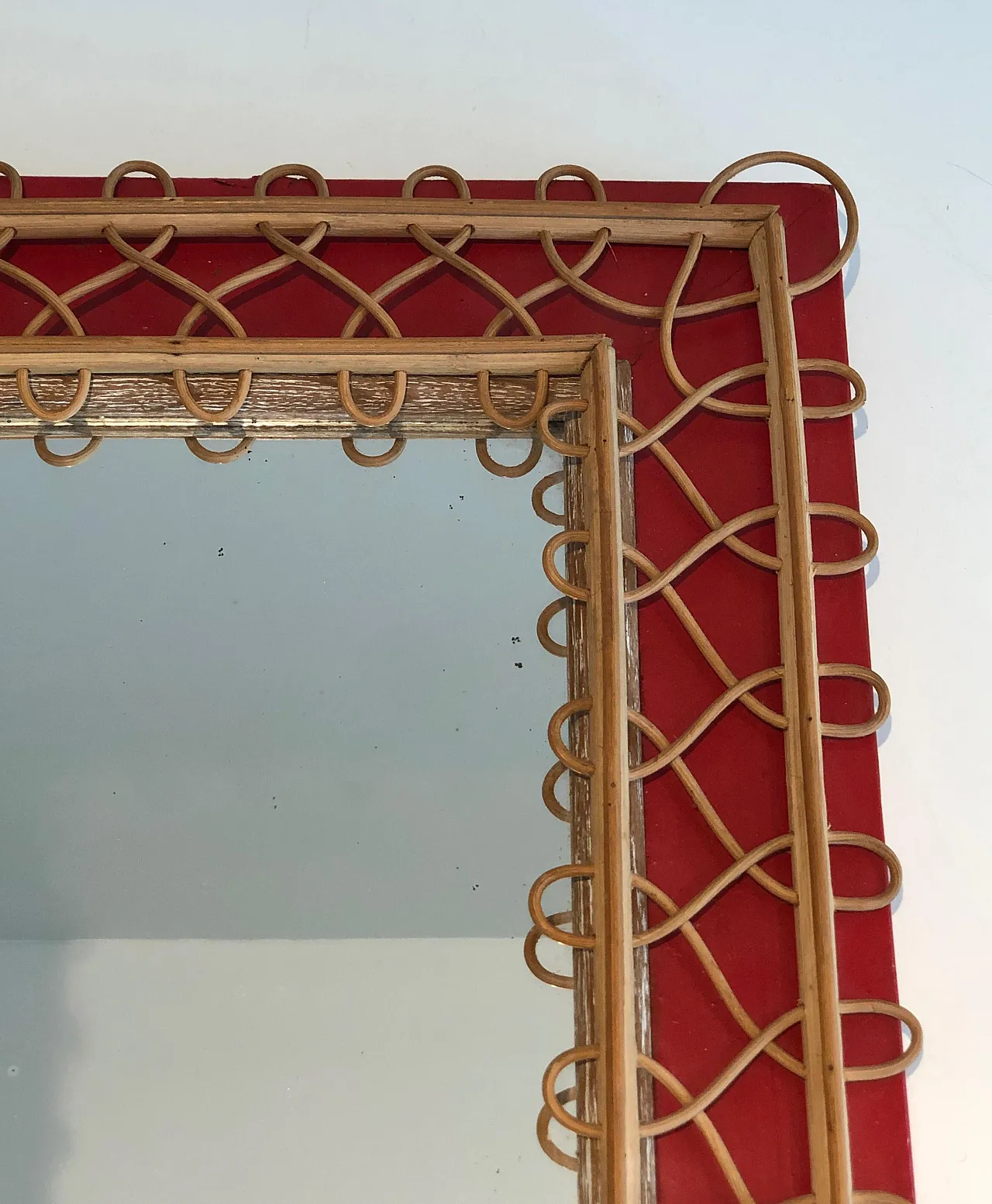 Specchio in rattan su sfondo rosso, anni '40 6