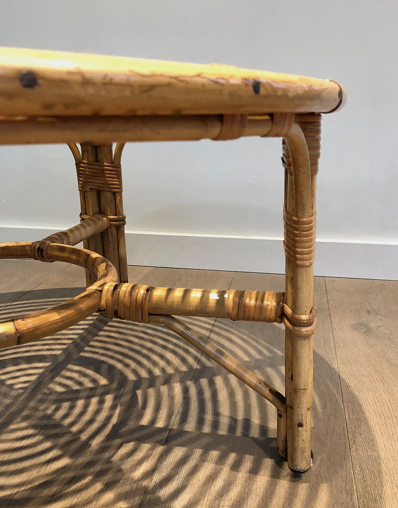 Round rattan coffee table, 1970s 15