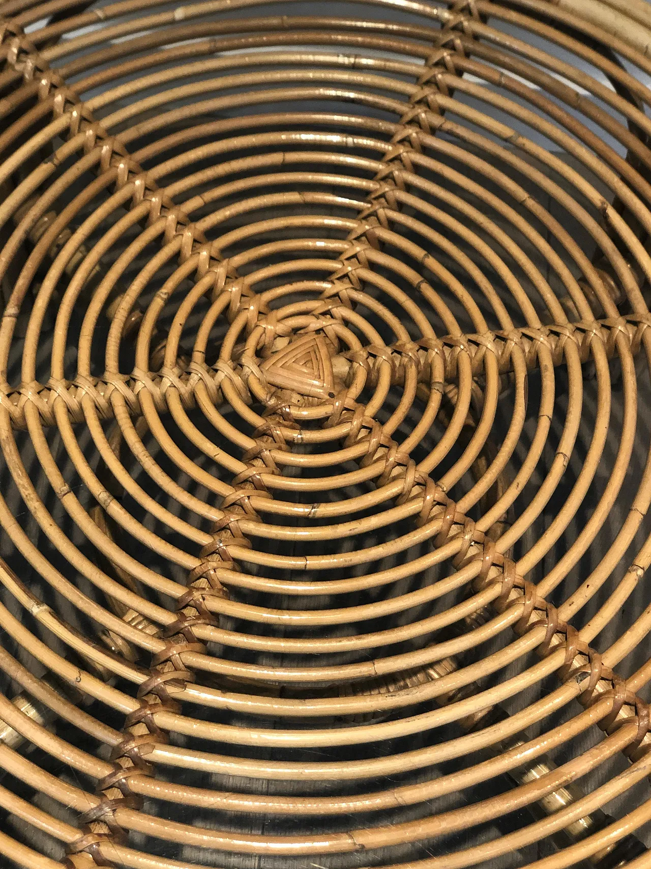 Round rattan coffee table, 1970s 17