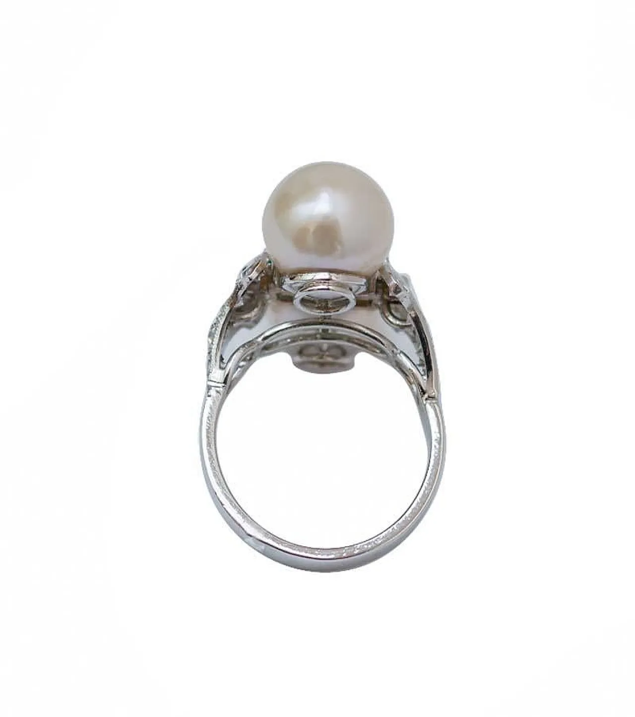 Platinum ring with emerald, diamonds and pearls, 1960s 3