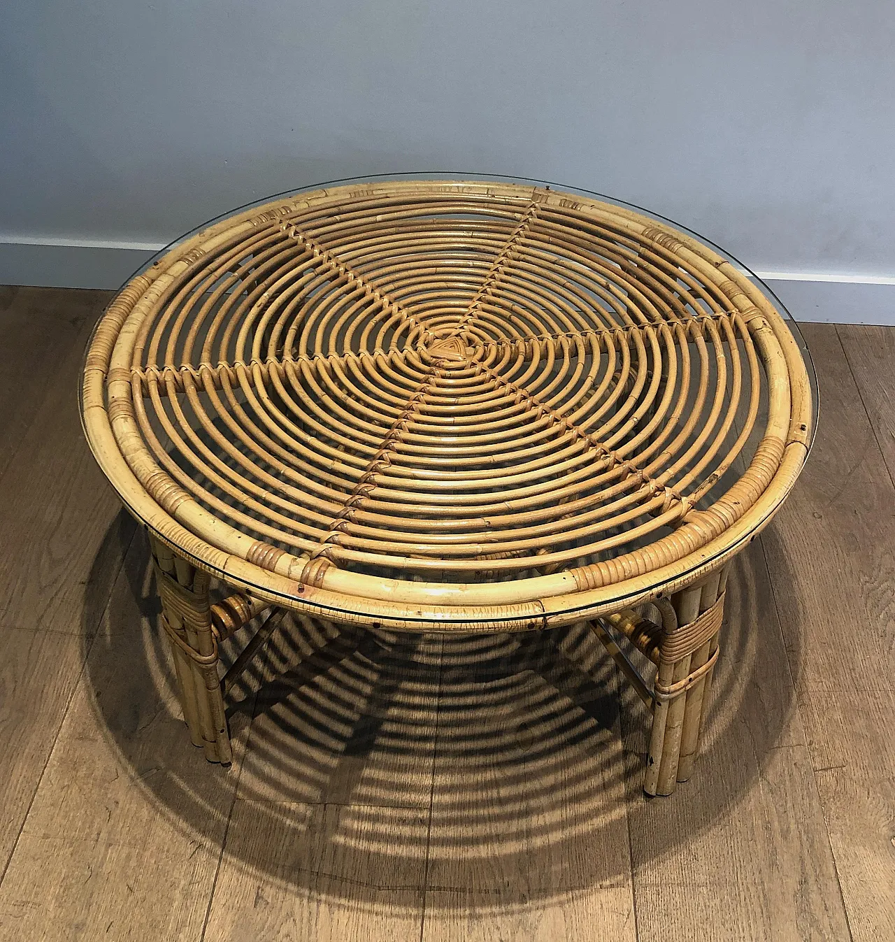 Round rattan coffee table, 1970s 18