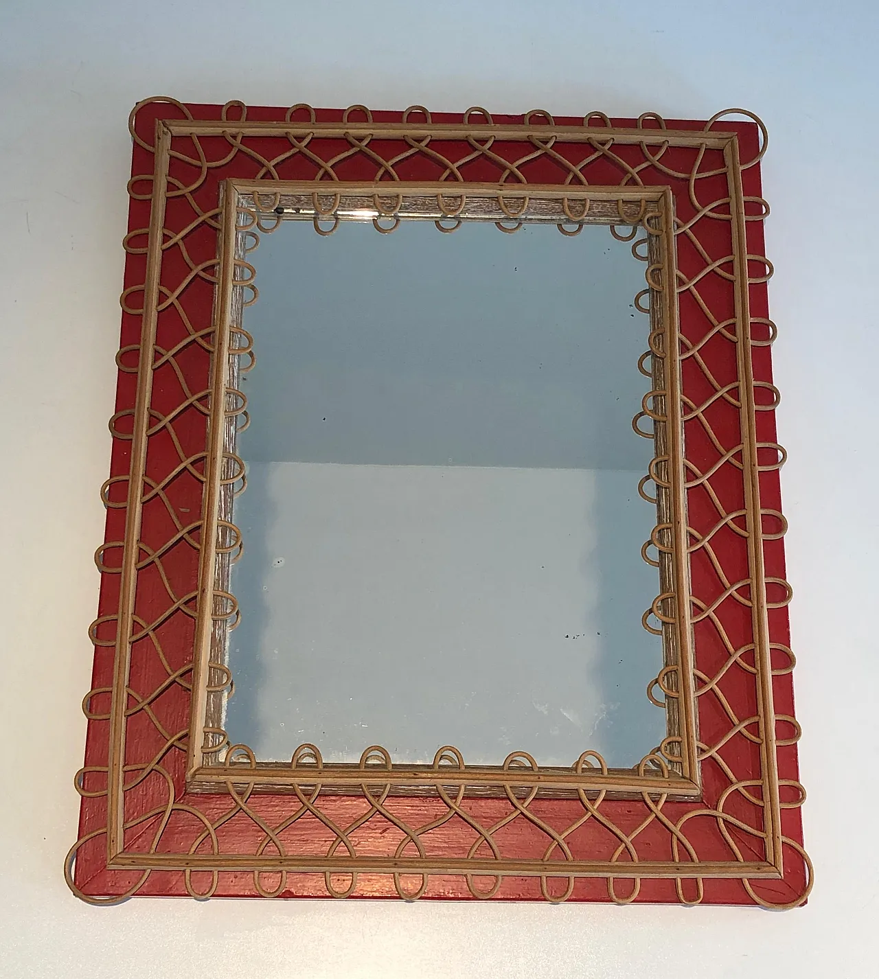 Specchio in rattan su sfondo rosso, anni '40 20