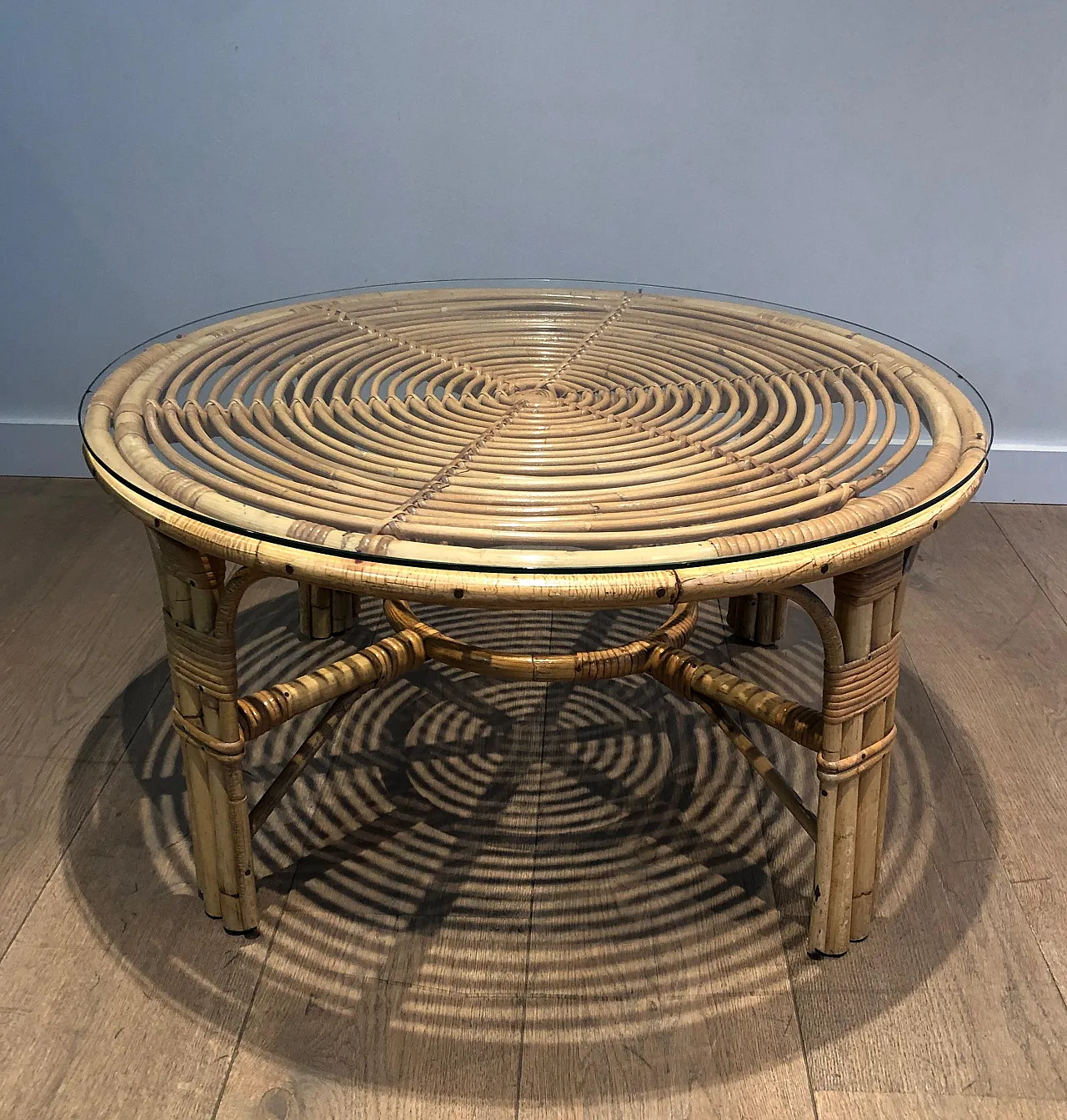 Round rattan coffee table, 1970s 20